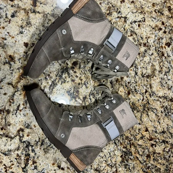 SOREL™ MAJOR CARLY • Sorel Taupe and Gray Lace-Up Boots - Picture 4 of 9